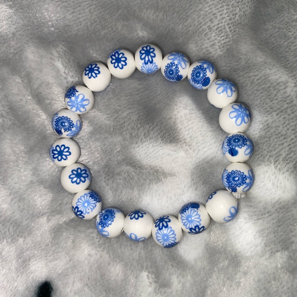 Handmade Blue and White Floral Beaded Bracelet